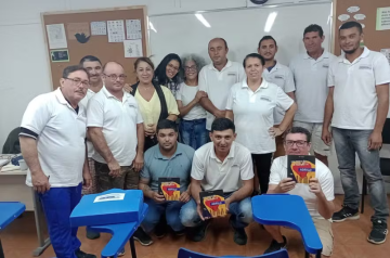 Operários aprendem a ler e escrever em canteiro de obras no Rio